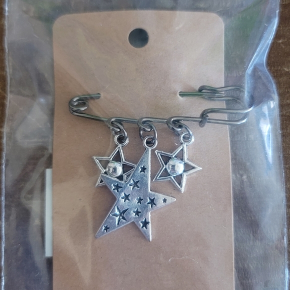 Brooch - Picture 2 of 3